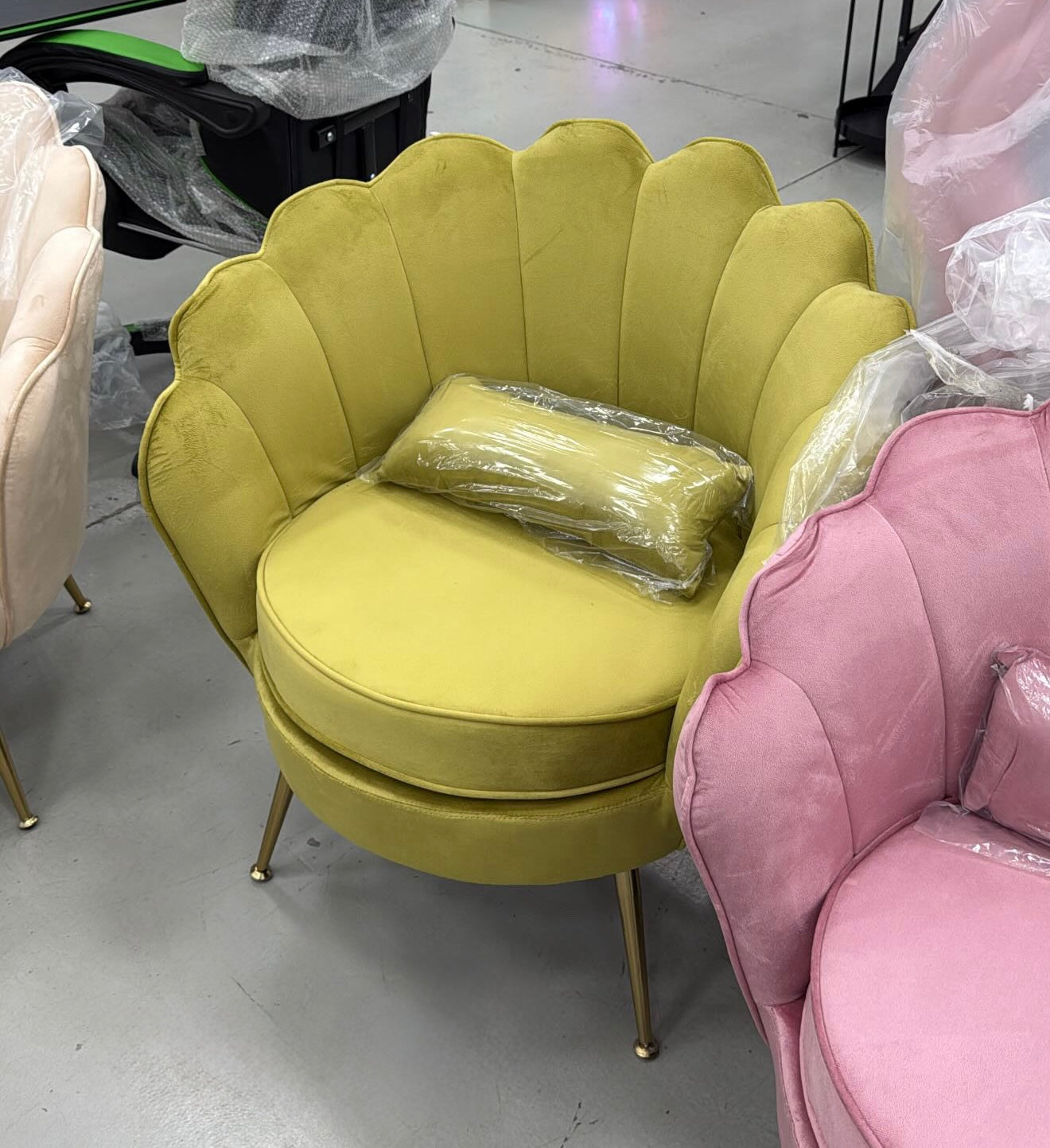 Poltrona a fiore in velluto – Vari colori