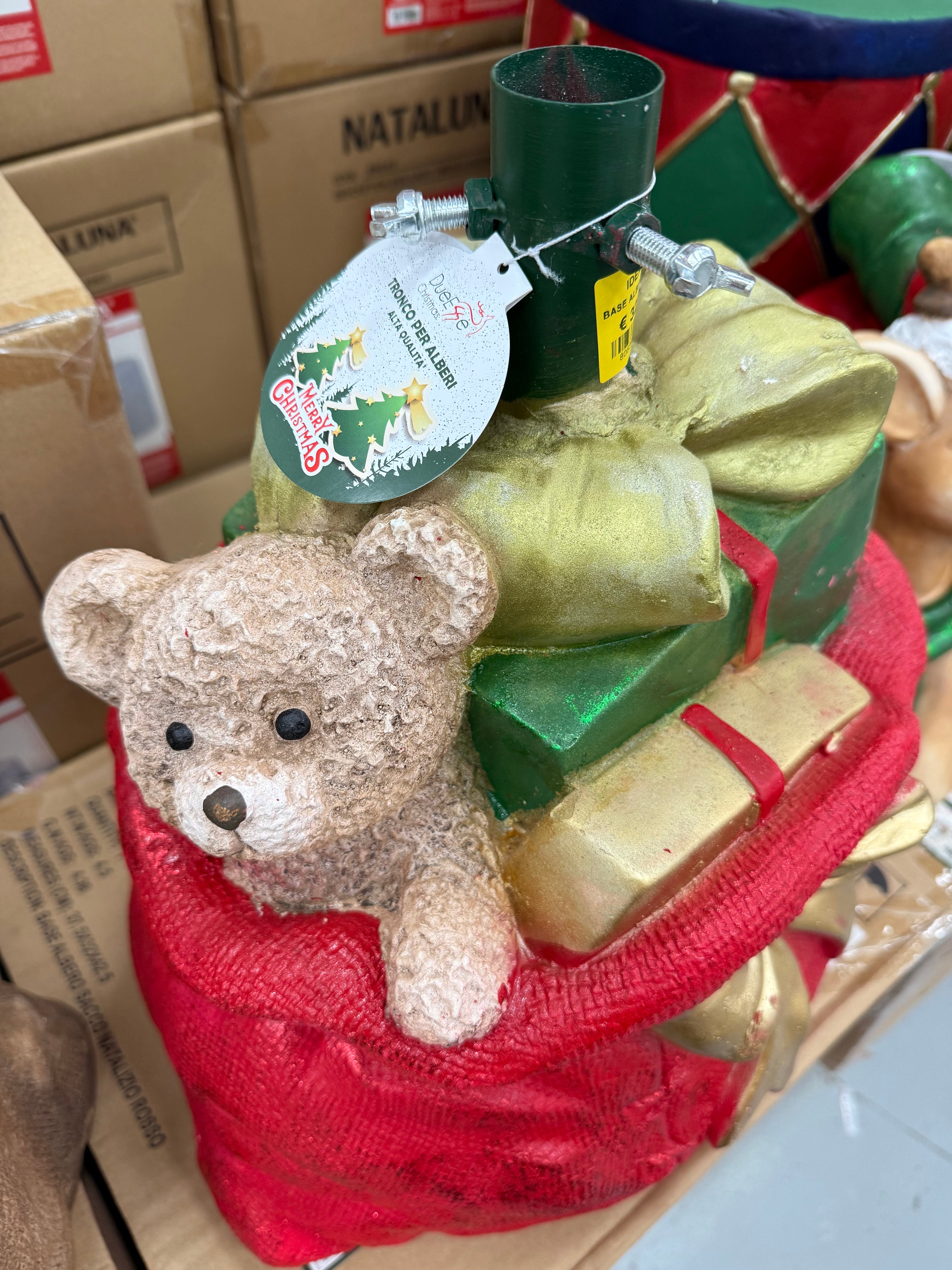 Base Albero di Natale Sacco Regali con Orsetto – 2 Colori Disponibili