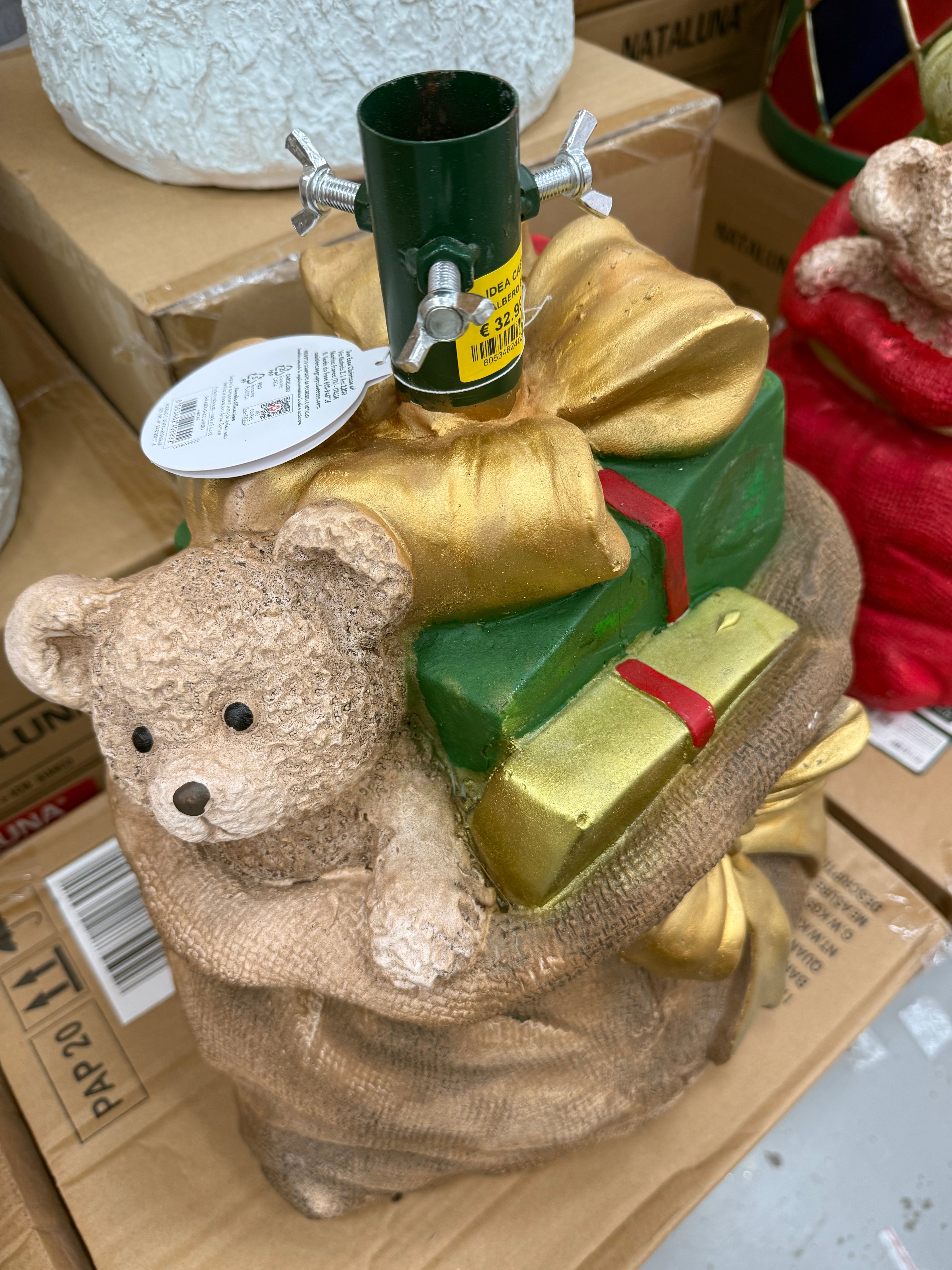 Base Albero di Natale Sacco Regali con Orsetto – 2 Colori Disponibili