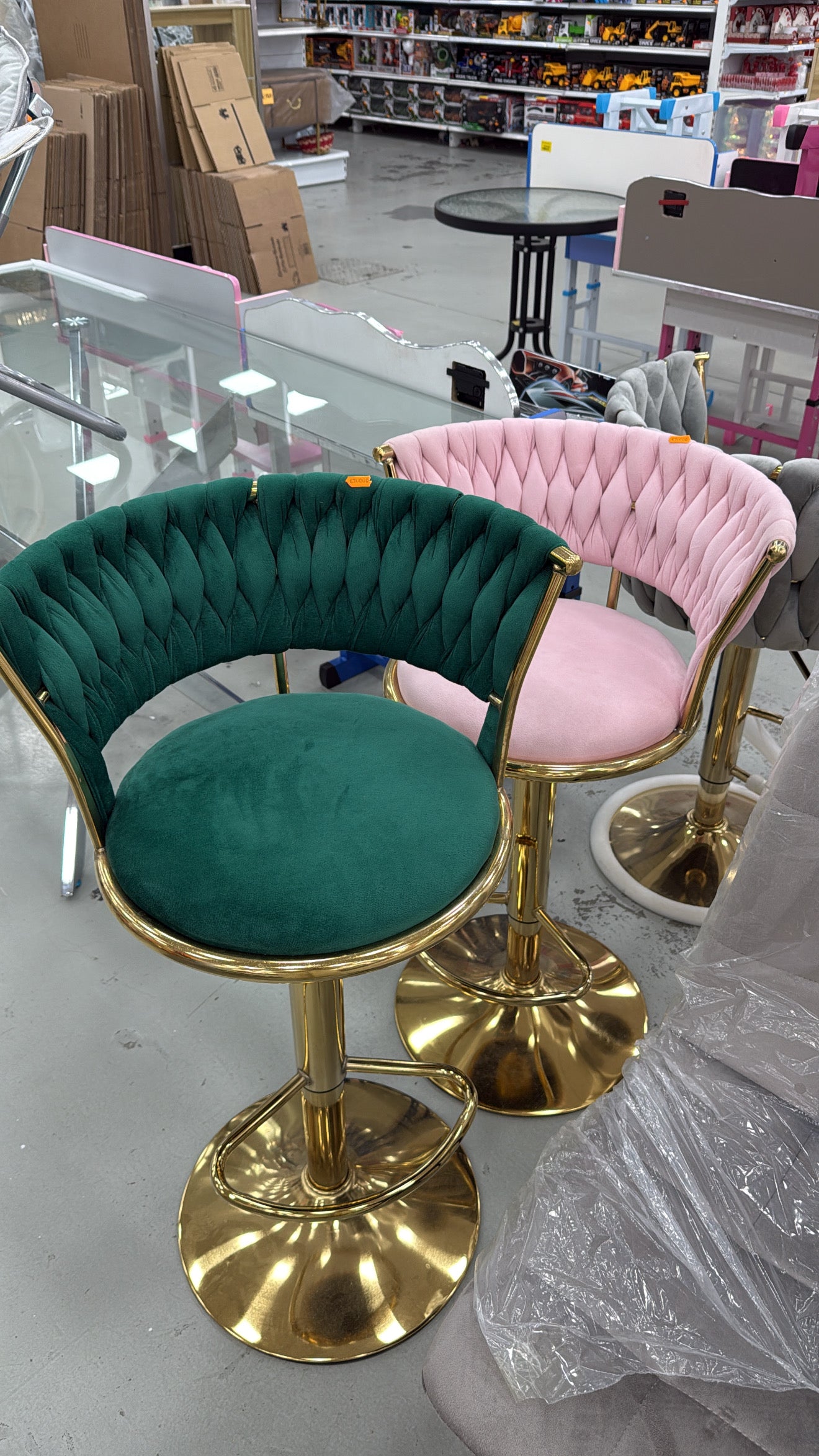 Sgabello regolabile in velluto con base oro – Stile moderno scandinavo