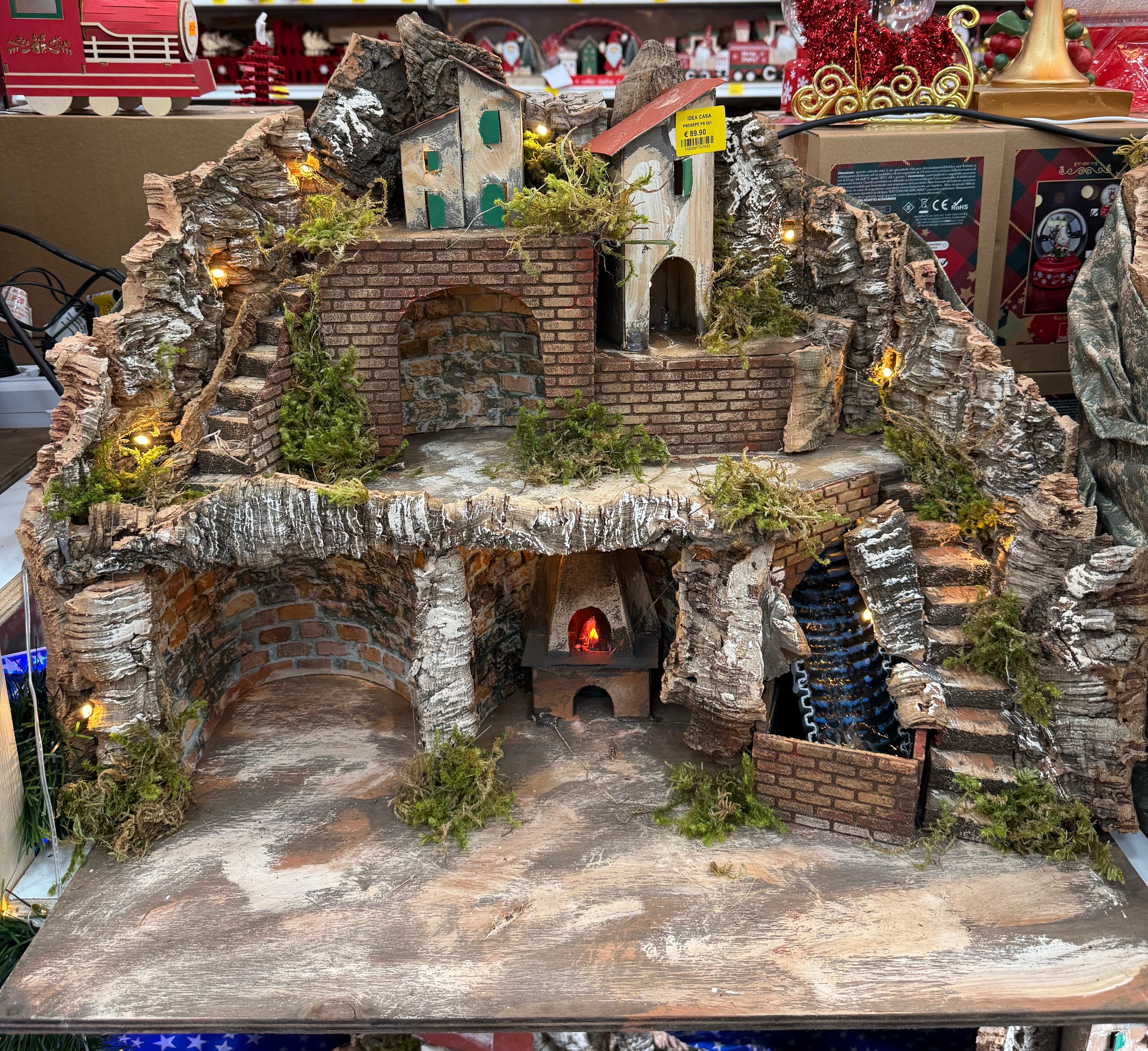 Presepe Artigianale con Forno Illuminato, Cascata e Luci – 60×60×42 cm