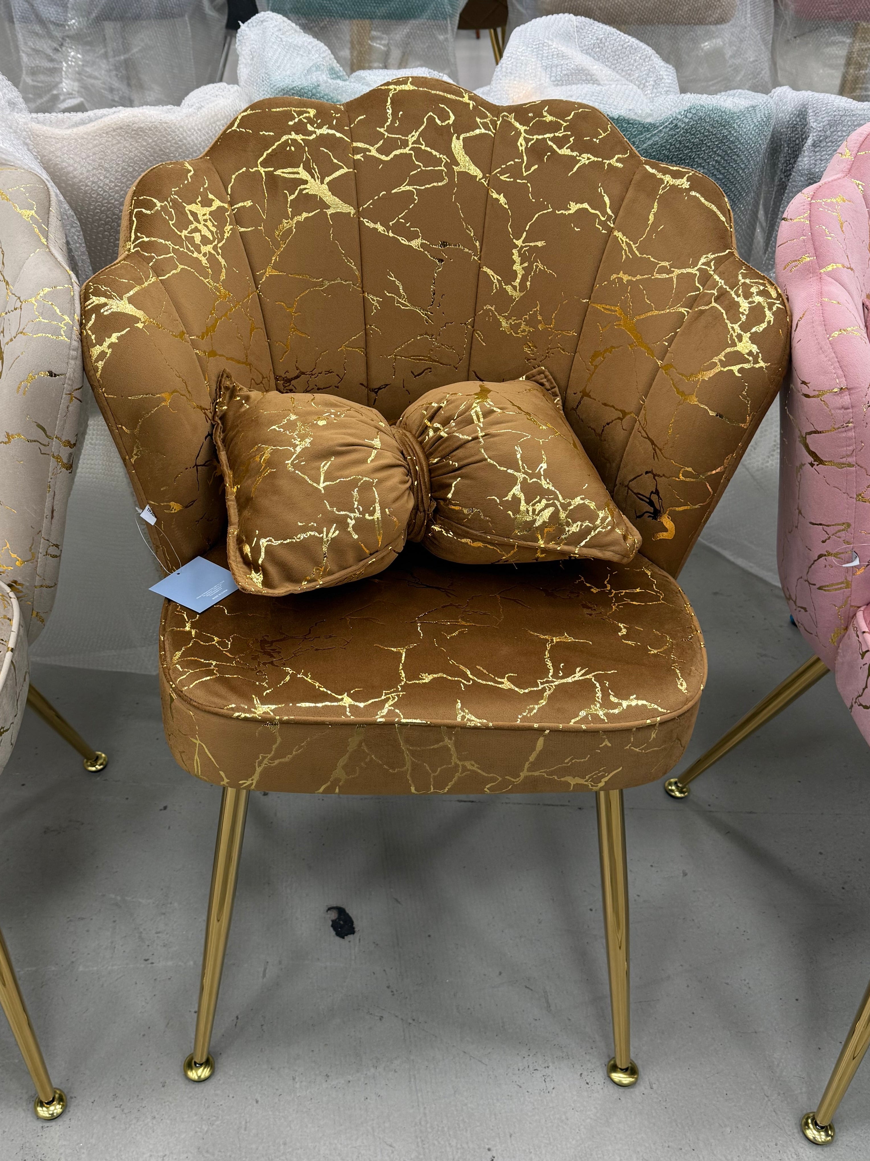 Sedia a conchiglia in velluto con venature metalliche – Vari colori